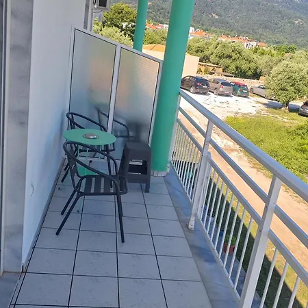 Ξενοδοχείο με διαμερίσματα Menta