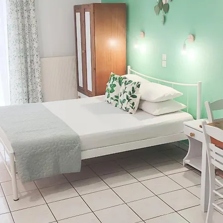 Menta Aparthotel 3*